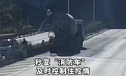 女子行车途中包里充电宝突然自燃：差点烧毁一辆车 !