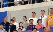 苏超宿迁主场2-0击败淮安 刘强东现场助威 进球后开心到跳舞 !