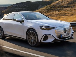 史上最运动的C级！奔驰C级纯电版全球首发：车内一块巨屏横贯前排 ！