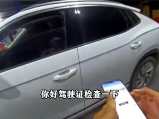 无证驾驶上高速被查！女司机：我这有记录 花5700元办的 ！