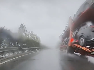 雨天时速超110km/h撞上半挂车负全责 司机：我开了辅助驾驶 !