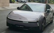 赛博未来感十足 全新小鹏P7实车曝光：首次亮灯了 !