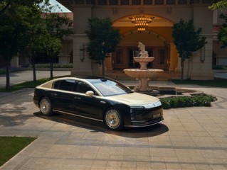 华为系百万豪华轿车！尊界S800更多官图公布 和迈巴赫比谁更尊 !
