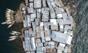世界上最拥挤岛屿：半个足球场大 却住着1000多人 !