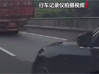 男子高速遇大货车后违规变道致撞车：自称对方就应该减速 ！
