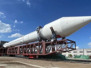 星际荣耀双曲线三号火箭重要一步：转场起竖系统联调试验成功 !