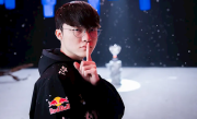 《英雄联盟》T1击败TES夺冠！Faker拿下超级大满贯：历史第一人 ！