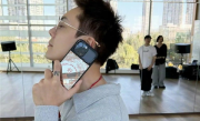 陈伟霆回应iPhone 16 Pro套iPhone 17 Pro壳：新手机在传数据 还要一天多 !