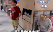 沪漂小伙带残障父母到海底捞庆生 邻桌比利时华人被感动默默帮买单 !