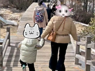 黄龙景区回应男童向钙化彩池内小便：禁止该家庭再次入园 ！