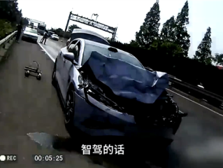 时速112km/h直怼大货车 司机：我开了智驾但AEB没生效 ！