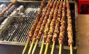 20元的网红大肉串批发价仅4.5元上热搜：纯鸭肉+羊油制成 ！