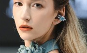 华为FreeClip 2耳夹耳机亮相巴黎时装周：模特美艳动人 !