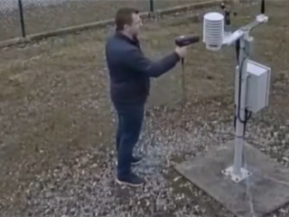 巴黎男子用电吹风改气象站气温 两次狂赚3.4万美元 ！