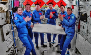 中国航天员完成在轨交接 神十九乘组将于4月29日返回地球 ！